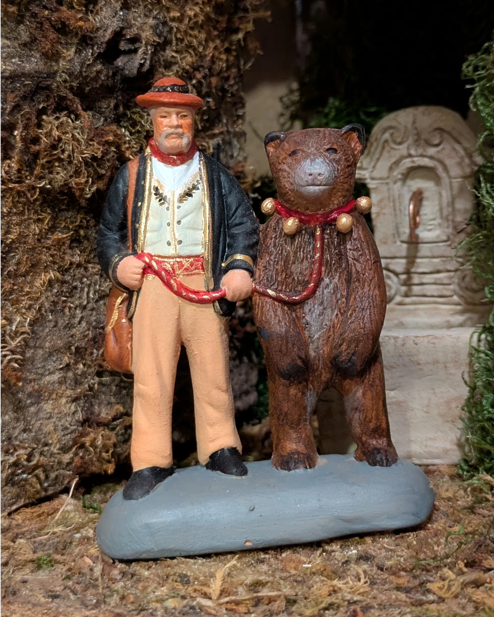 Homme à l'ours — Noir, ours aux grelots